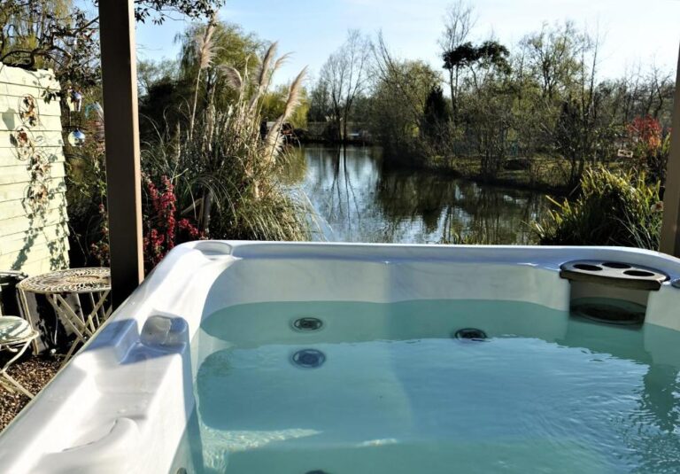 beautiful lodge in Essex with private hot tub