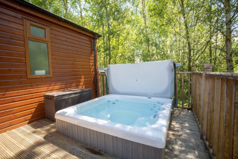 beautiful lodges with hot tub in Northumberland
