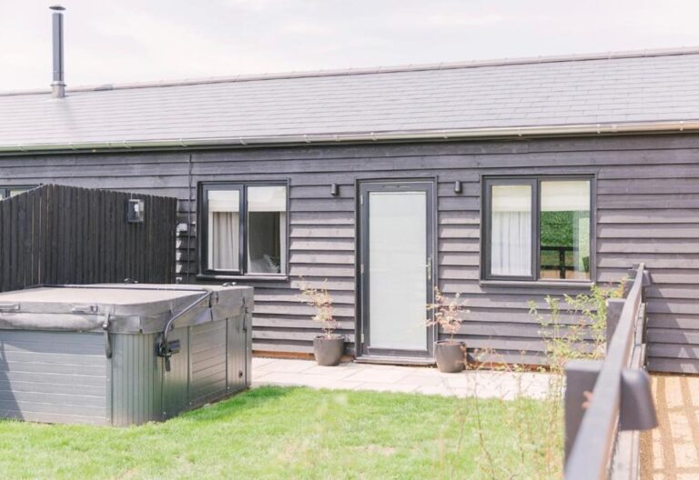 cabins and lodges with private hot tub in Suffolk 4
