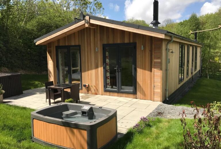 cabins in Lake District with hot tub 2