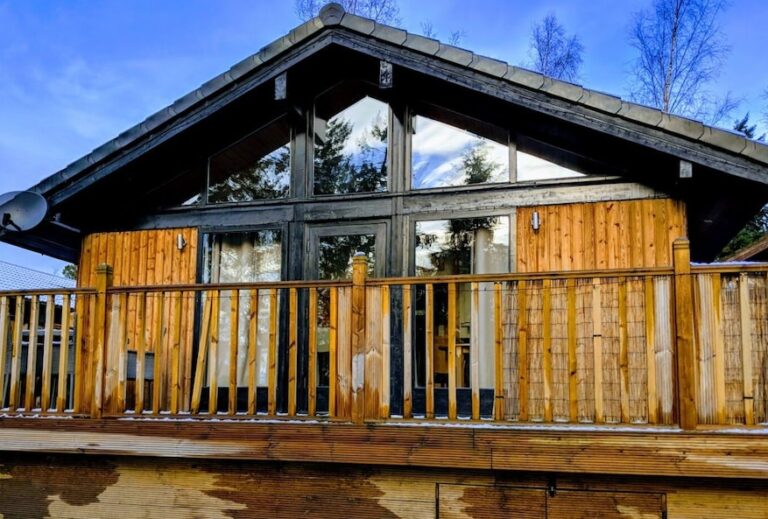 cabins in Newcastle with a private hot tub