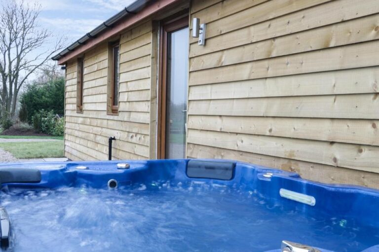 cabins with hot tub in Peak District
