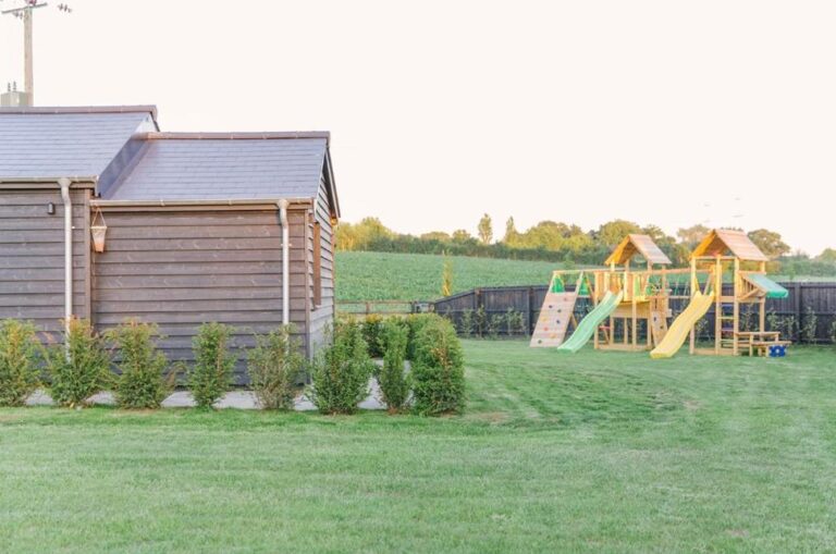 charming lodges in Suffolk with hot tub