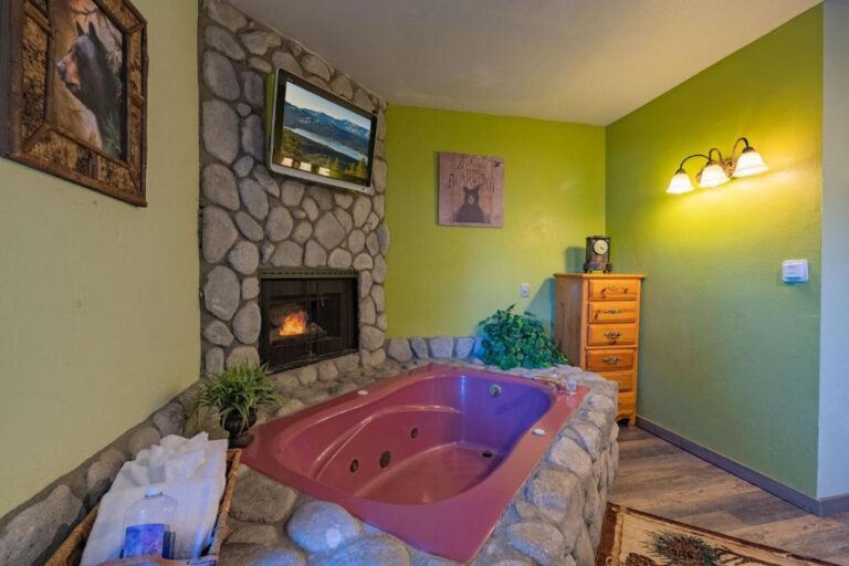 hotels in Big Bear Lake with hot tub in room