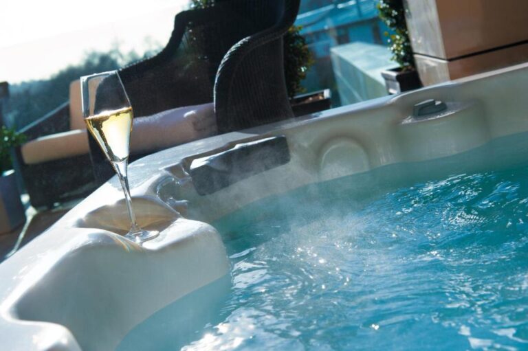 hotels near Manchester with hot tub 2