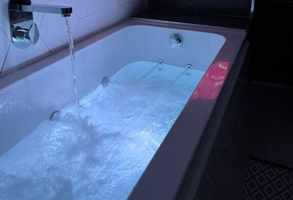 hotels near Manchester with hot tub 4