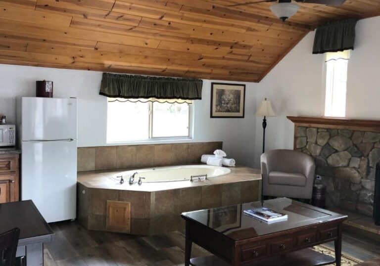 hotels with hot tub in room in Big Bear Lake 2