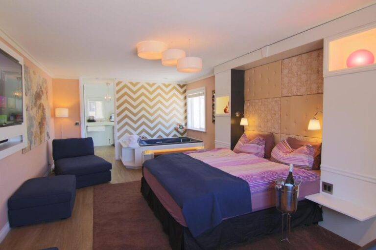 lindberg suites with hot tub in big bear lake-2