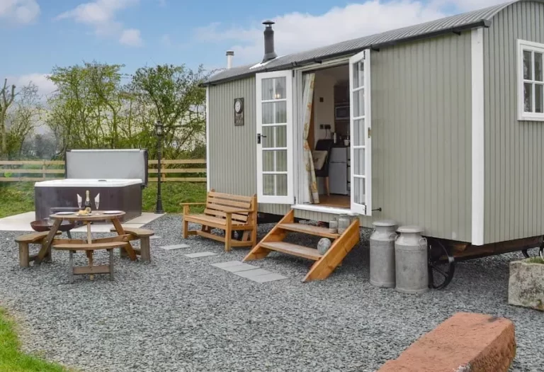 lodges and cabins in Cumbria with private hot tub