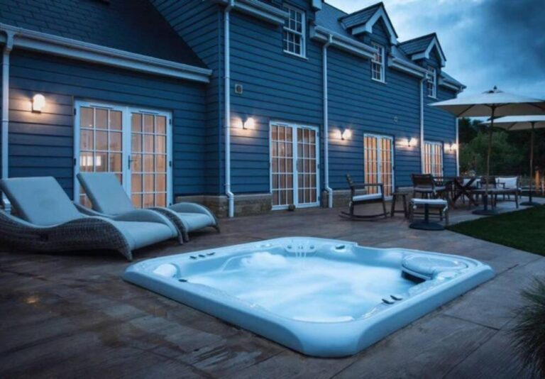 lodges and cabins in east of England with hot tub