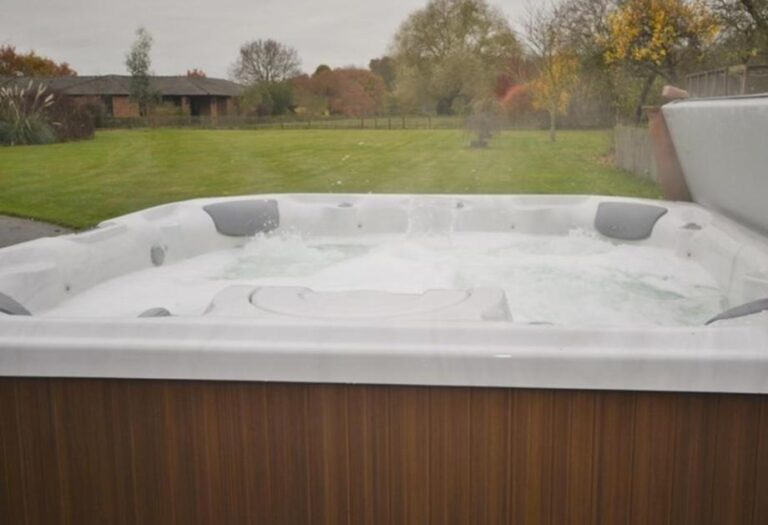 lodges and cabins in east of England with private hot tub