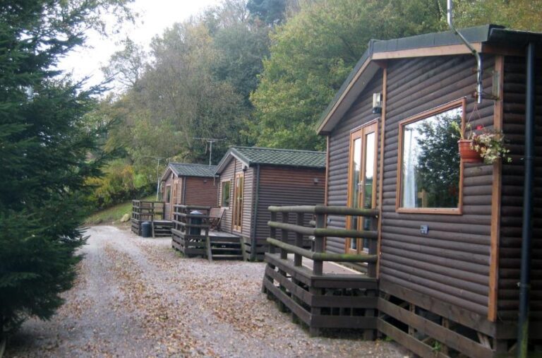 lodges and cabins in the heart of England with private hot tub 2