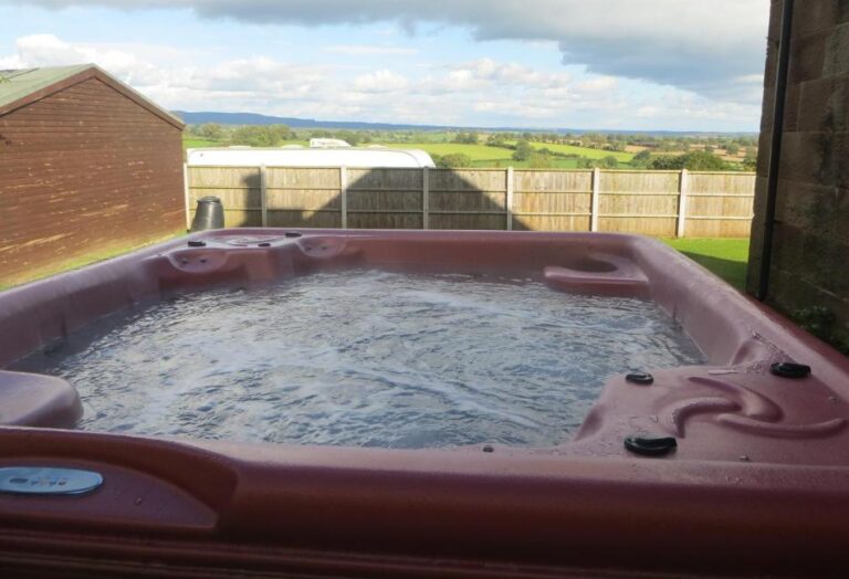 lodges and cabins in the heart of England with private hot tub 3