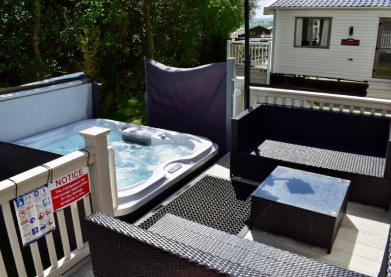 lodges and cabins near Newcastle with hot tub 3