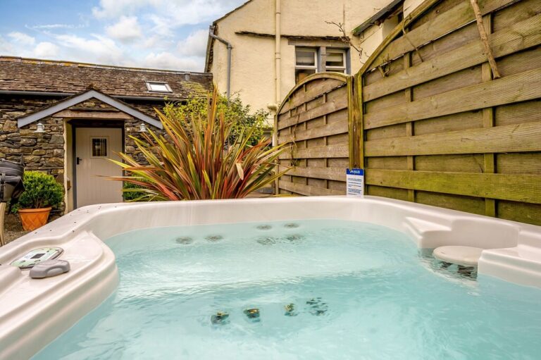 lodges and cabins with hot tub Lake District 3