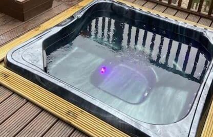 lodges in Glasgow with hot tub 2