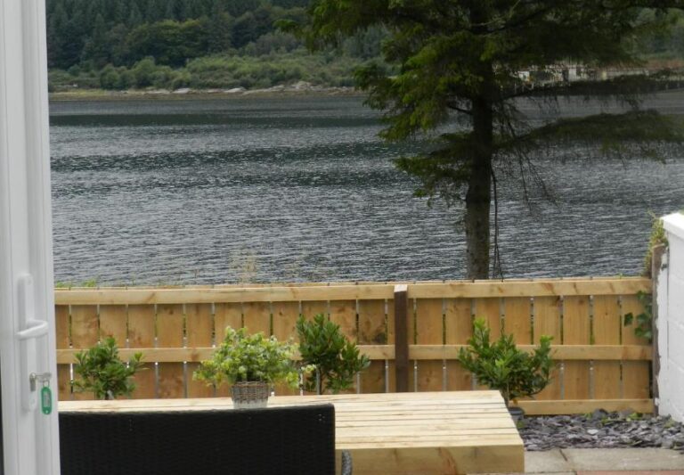 lodges in Loch Lomond with hot tub 4