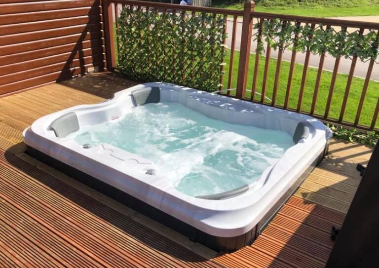 lodges in North of England with hot tub