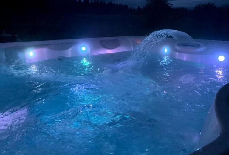 lodges in Wales with private hot tub 6