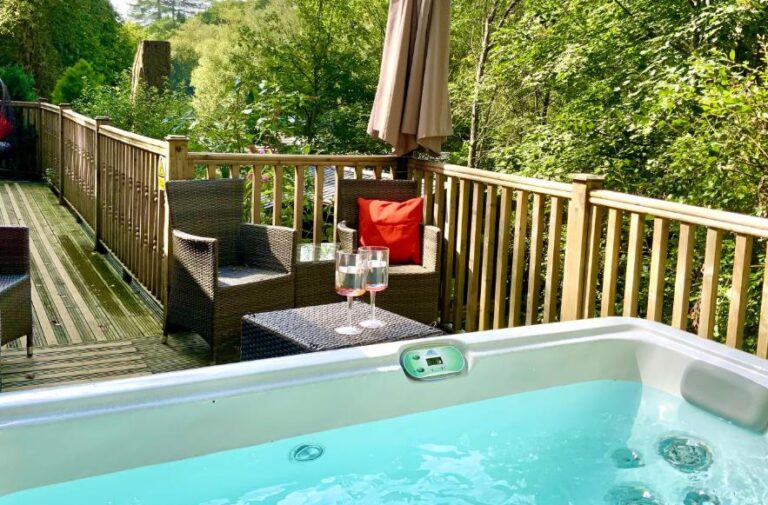 lodges near Lake District with private hot tub