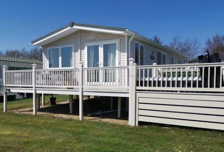 lodges near Newcastle with private hot tub