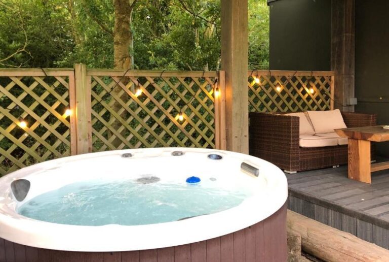 lodges with hot tub in Heart of England 5