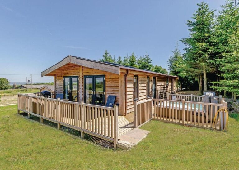 lovely cabin and lodges in Derbyshire 4
