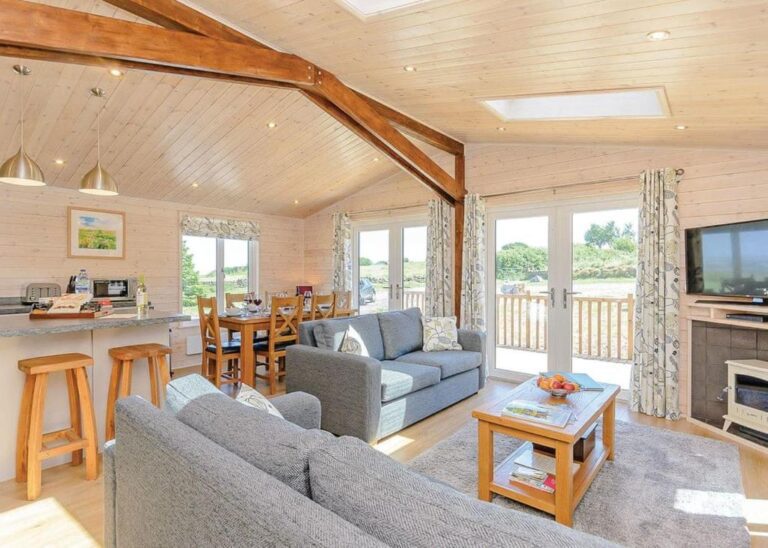 lovely cabin and lodges in Derbyshire 5