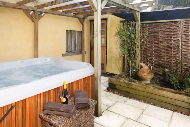lovely cabins and lodges with private hot tub in Suffolk 3