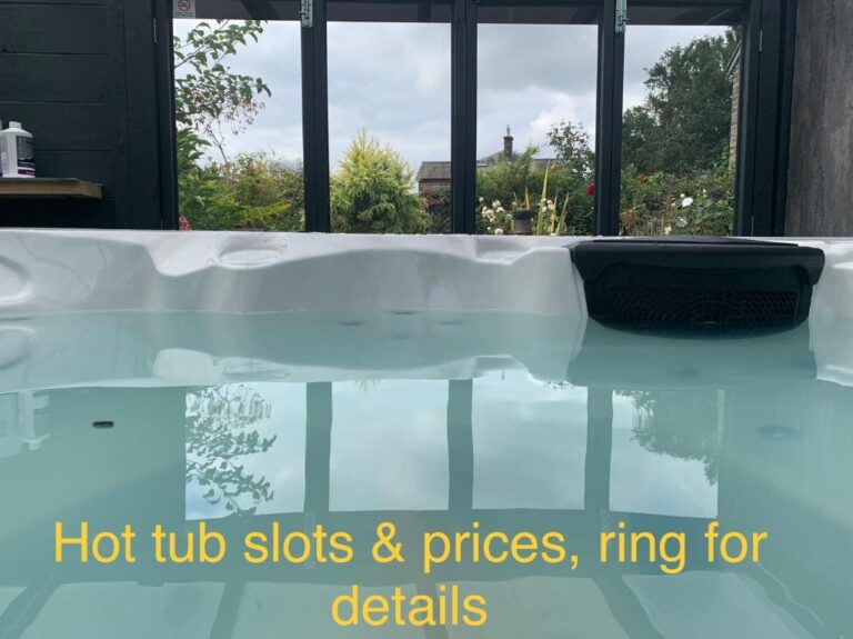 lovely lodge in Derbyshire with hot tub 2