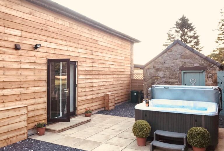 lovely lodges in North of Wales with hot tub 2
