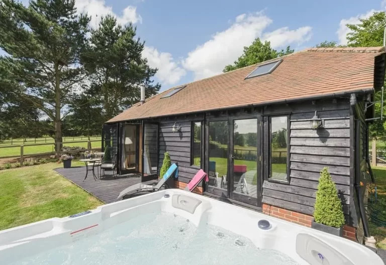 lovely lodges with private hot tub Essex 4