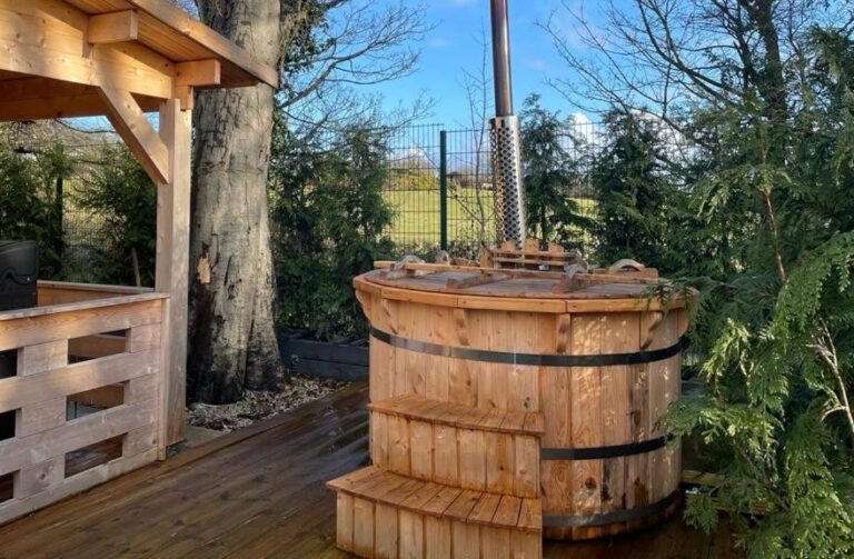luxury cabins in Wales with hot tub