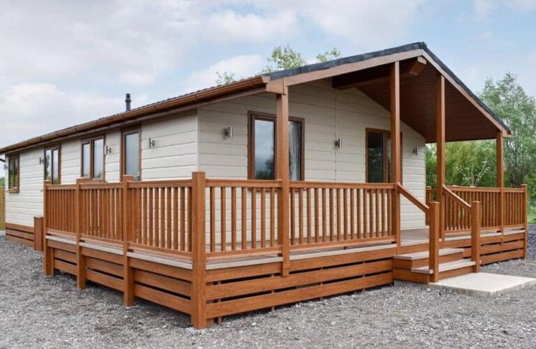 luxury lodge and cabin with private hot tub in Peak District 2