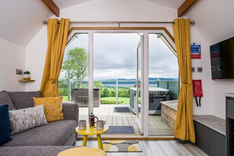 luxury lodges with hot tub in Loch Lomond 3