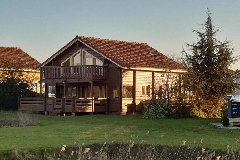 luxury lodges with hot tub in Norfolk 2