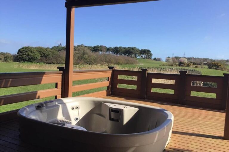 luxury lodges with hot tub in Norfolk 3