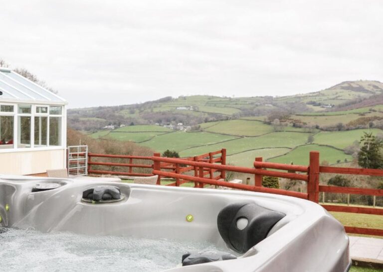 modern lodges with private hot tub in North of Wales