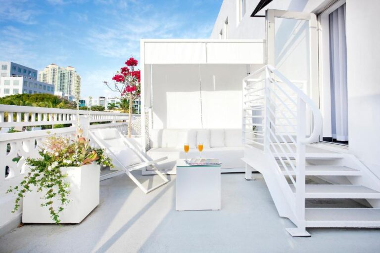 romantic adult-only hotel in Miami Beach 3
