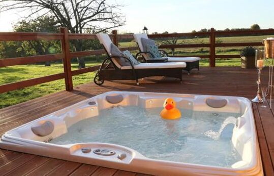 romantic cabins and lodges with hot tub in Suffolk 3