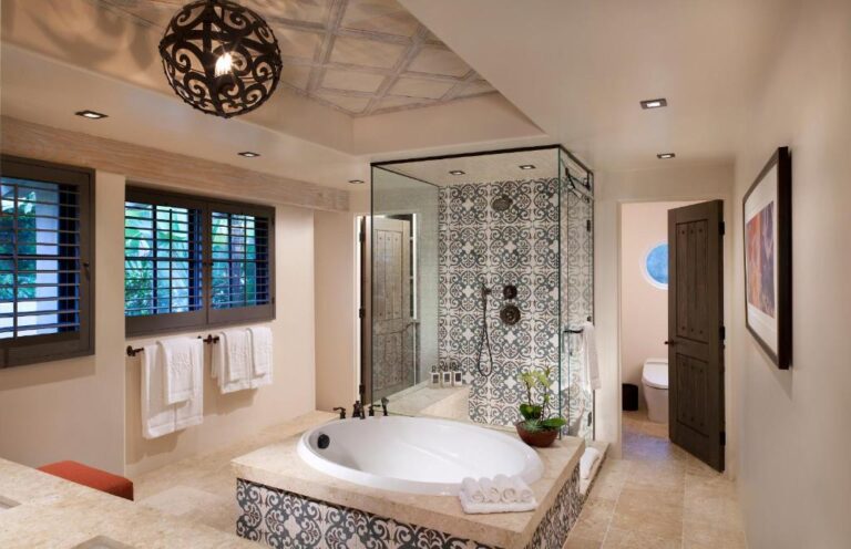 romantic hotels in San Diego with bathtub in room 4