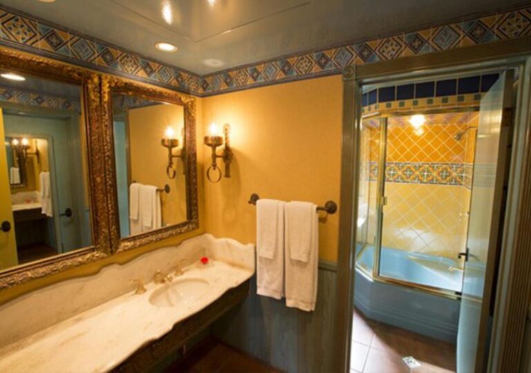 romantic hotels with bathtub in California 4