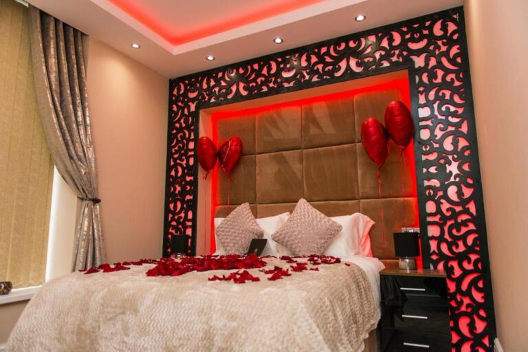 romantic hotels with hot tub in Manchester