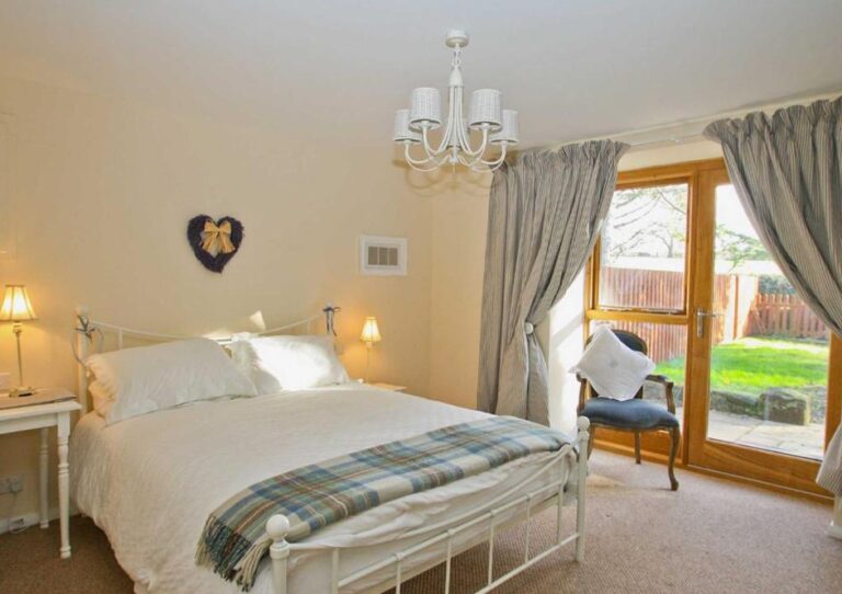 romantic lodge for couples in North of Wales 4