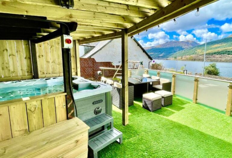 romantic lodges in Loch Lomond with private hot tub