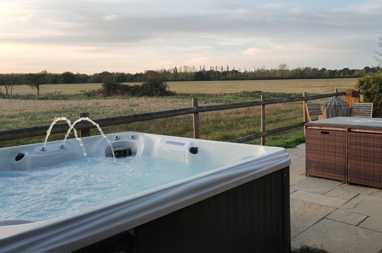romantic lodges with private hot tub Essex 4