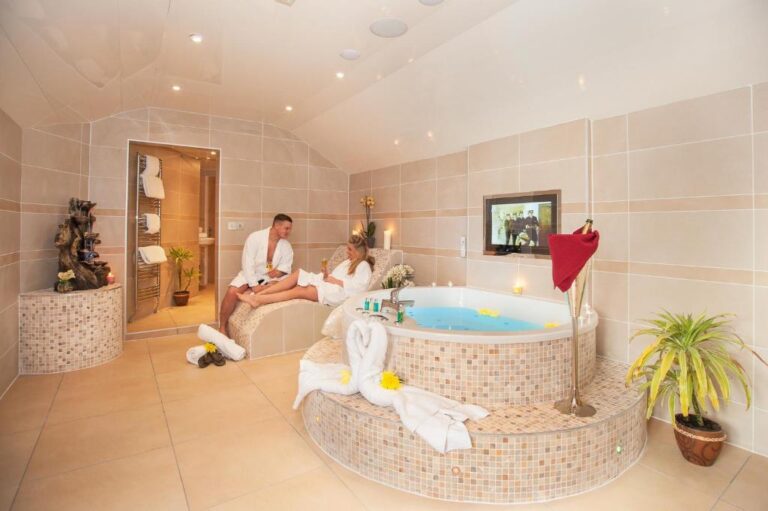 windermere honey suite with hot tub