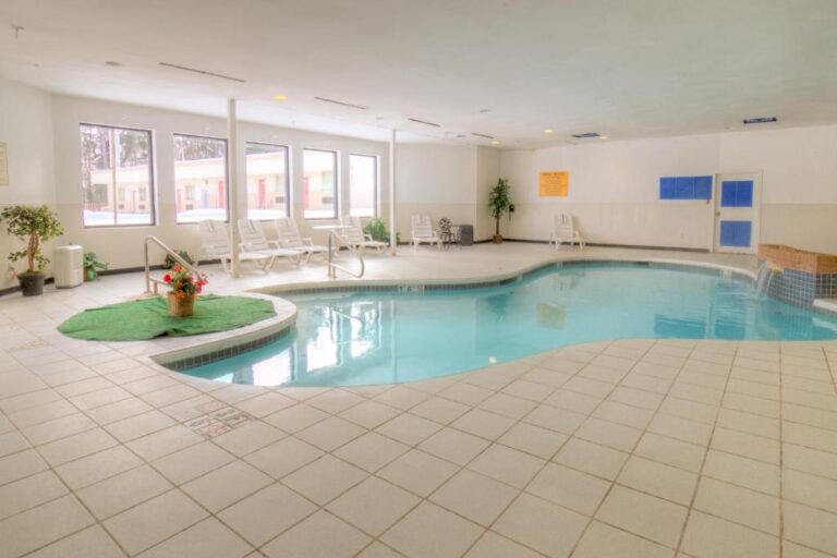 Hotel M Mount Pocono pool