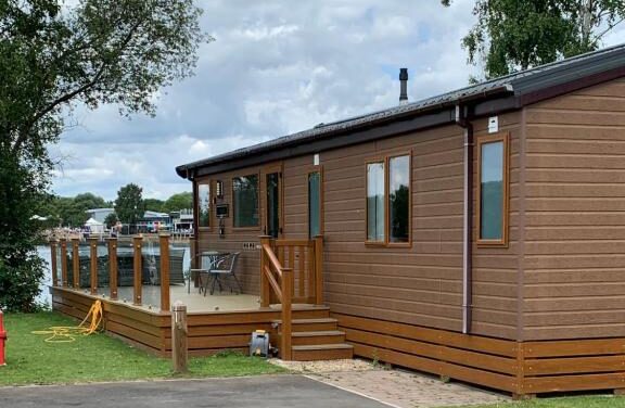 beautiful lodges with hot tub in Lincolnshire 4