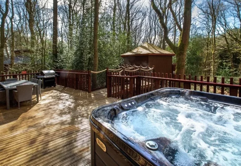 beautiful log cabins with hot tub in Cheshire 4